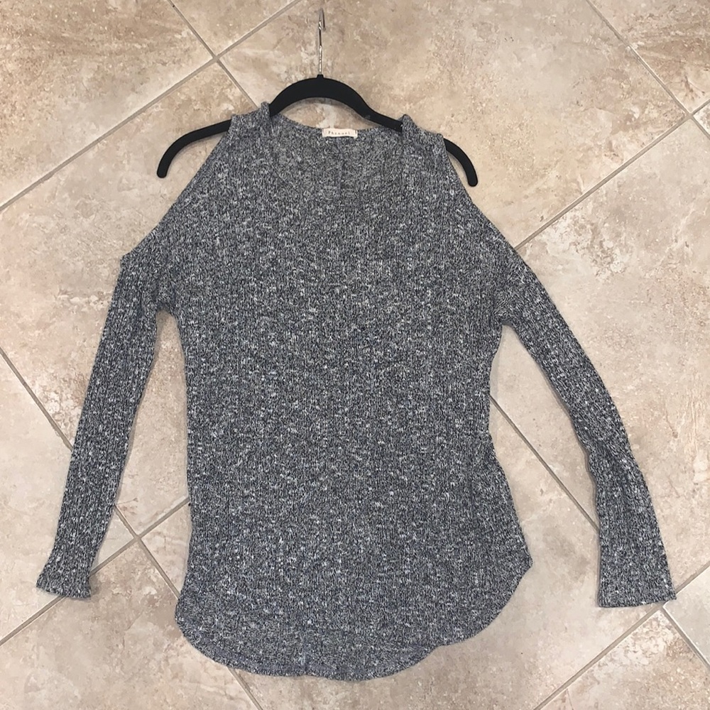 Cold shoulder grey top
